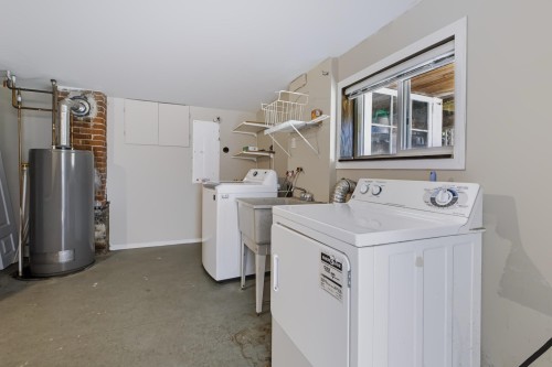 3888 15Th Avenue W, Vancouver, BC - Indoor Photo Showing Laundry Room