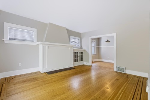 3888 15Th Avenue W, Vancouver, BC - Indoor
