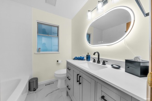 1382 Sutherland Avenue, Port Coquitlam, BC - Indoor Photo Showing Bathroom
