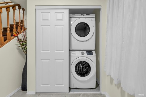1382 Sutherland Avenue, Port Coquitlam, BC - Indoor Photo Showing Laundry Room