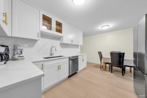 1382 Sutherland Avenue, Port Coquitlam, BC - Indoor Photo Showing Kitchen