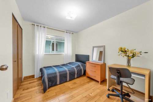 1382 Sutherland Avenue, Port Coquitlam, BC - Indoor Photo Showing Bedroom
