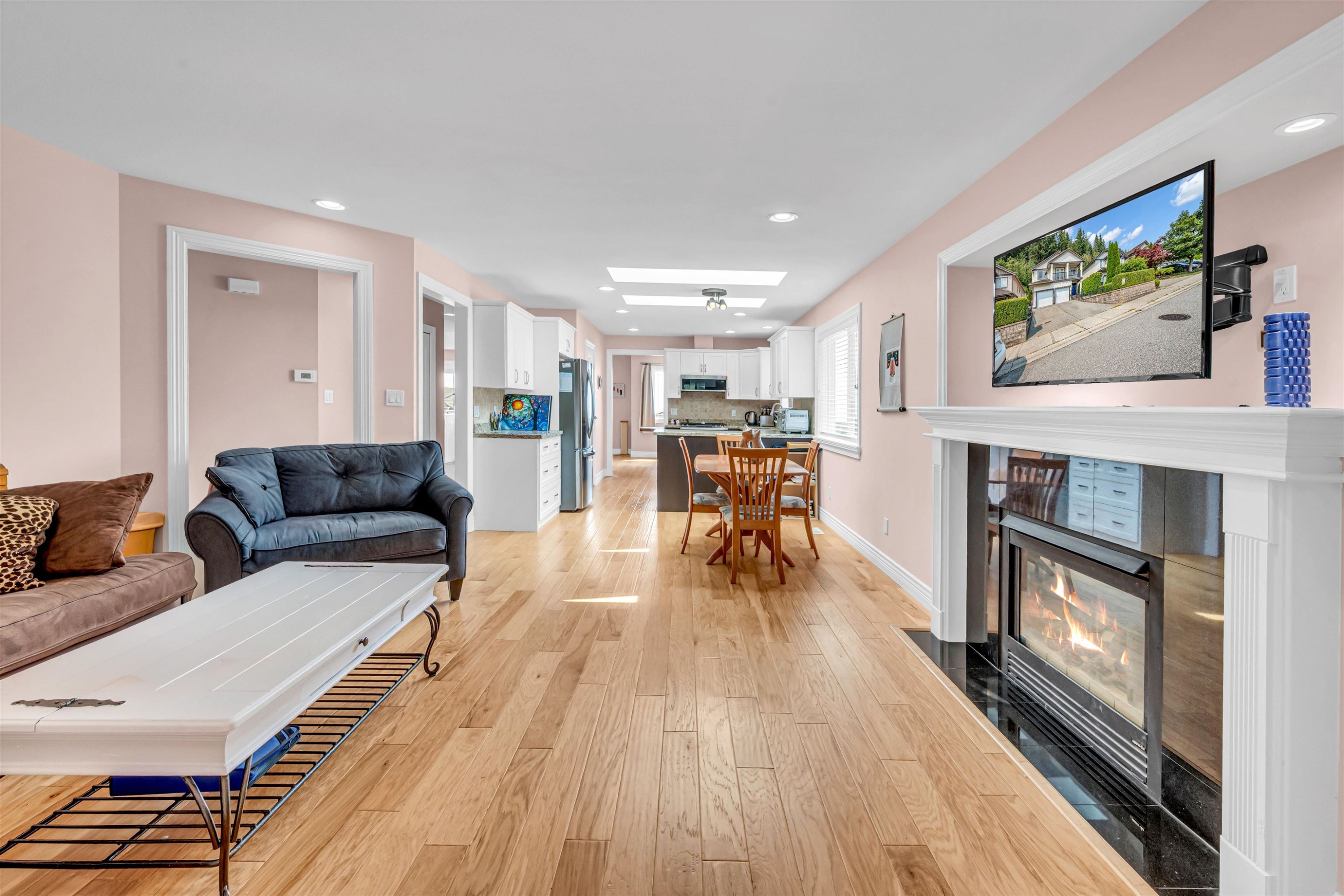 3017 Maplewood Court, Coquitlam, BC - Indoor Photo Showing Living Room With Fireplace