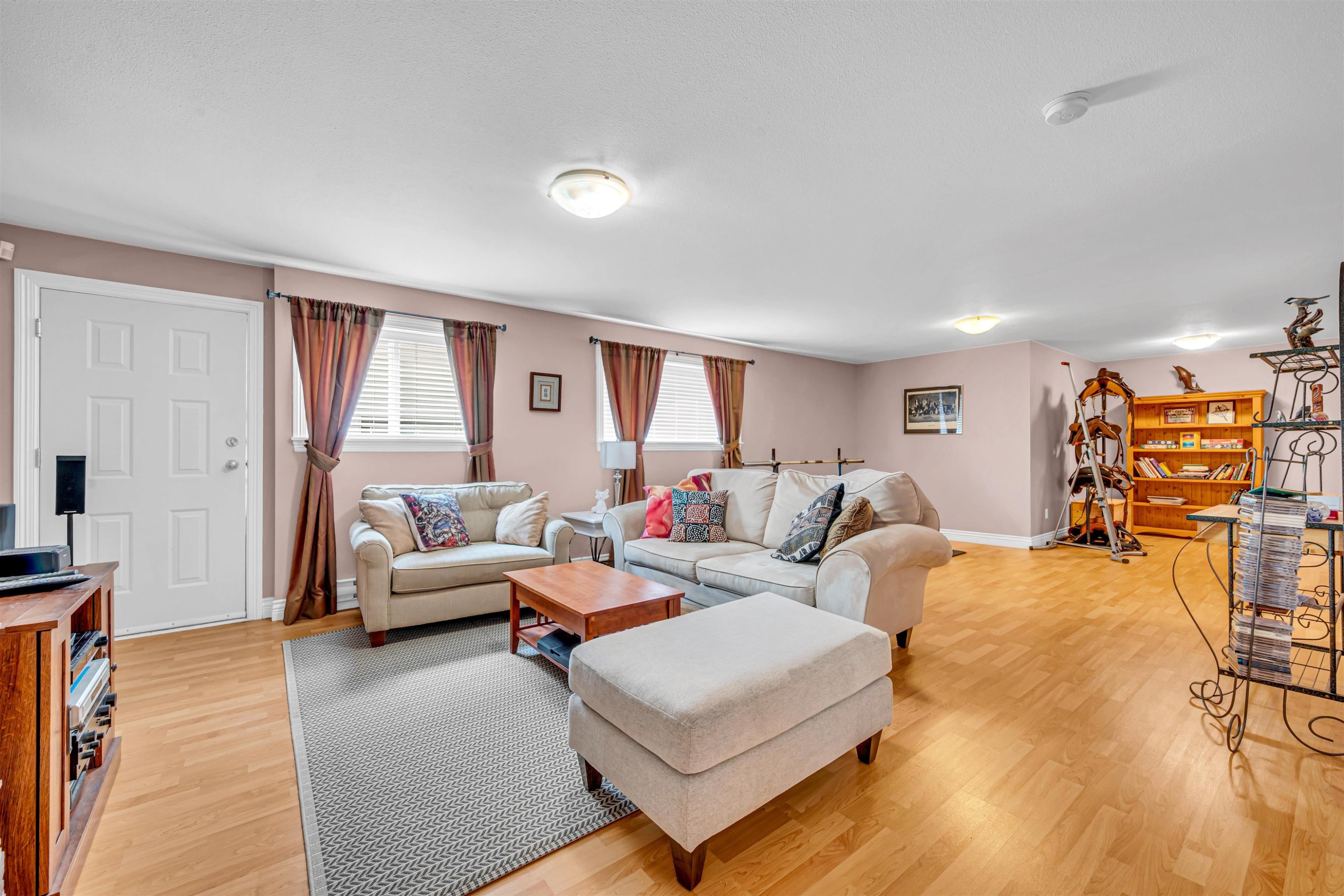 3017 Maplewood Court, Coquitlam, BC - Indoor Photo Showing Living Room