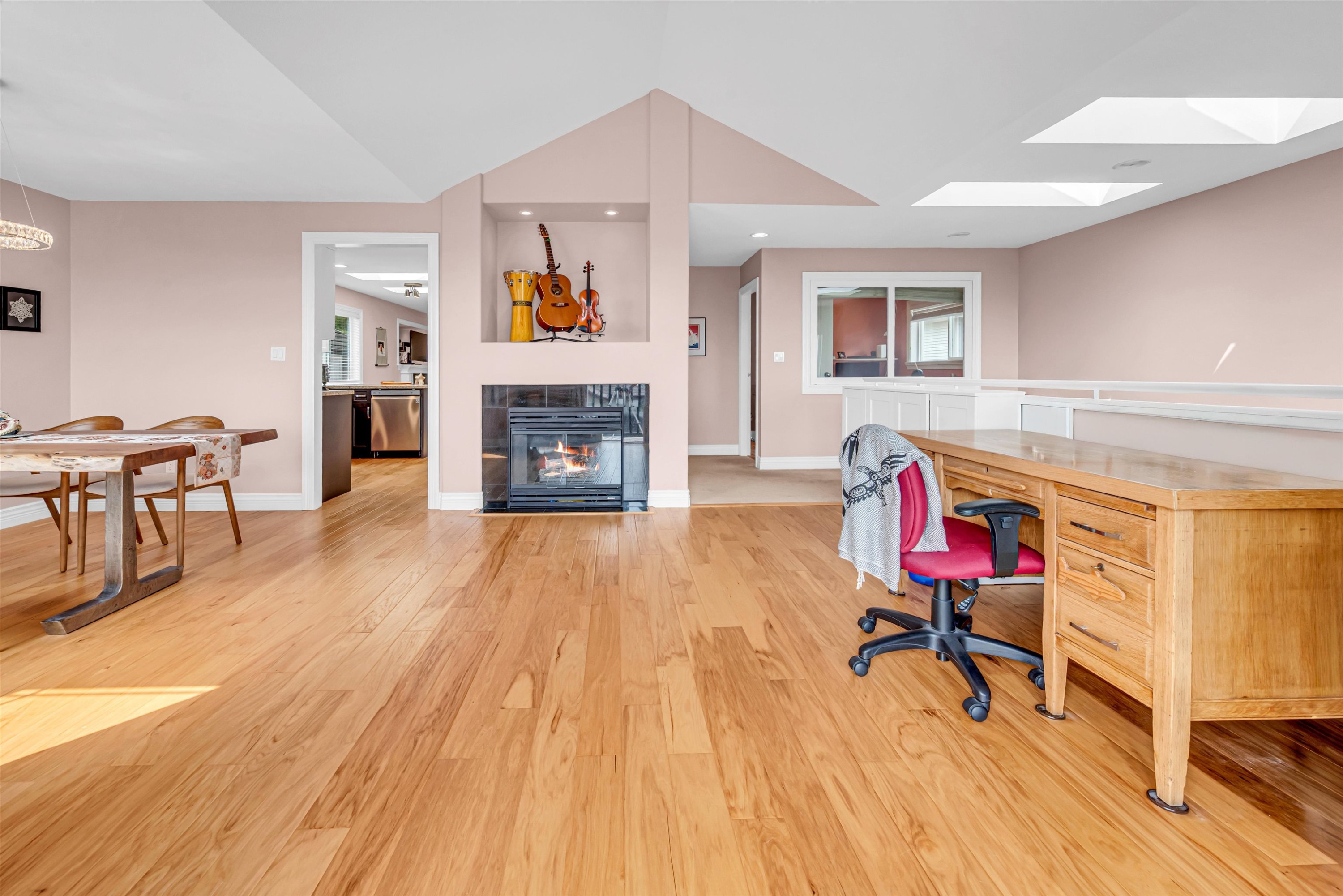3017 Maplewood Court, Coquitlam, BC - Indoor With Fireplace