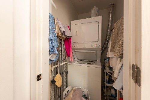 1209 Ridge Court, Coquitlam, BC - Indoor Photo Showing Laundry Room