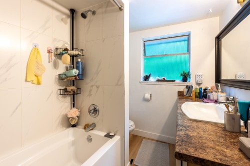 1209 Ridge Court, Coquitlam, BC - Indoor Photo Showing Bathroom