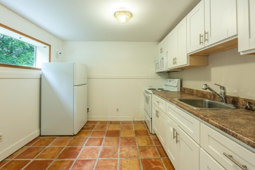 1209 Ridge Court, Coquitlam, BC - Indoor Photo Showing Kitchen