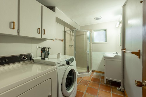 1209 Ridge Court, Coquitlam, BC - Indoor Photo Showing Laundry Room