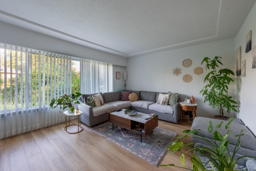 1209 Ridge Court, Coquitlam, BC - Indoor Photo Showing Living Room
