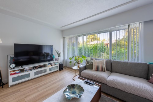 1209 Ridge Court, Coquitlam, BC - Indoor Photo Showing Living Room