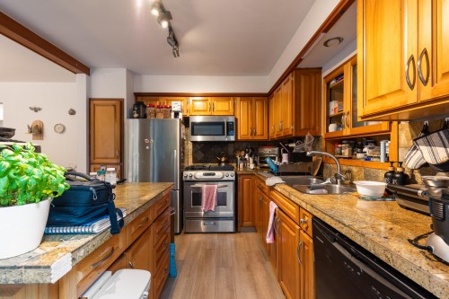 1209 Ridge Court, Coquitlam, BC - Indoor Photo Showing Kitchen With Double Sink