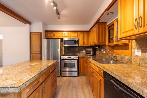 1209 Ridge Court, Coquitlam, BC - Indoor Photo Showing Kitchen With Double Sink