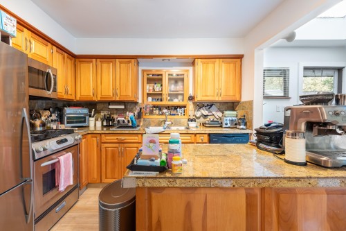 1209 Ridge Court, Coquitlam, BC - Indoor Photo Showing Kitchen