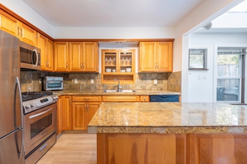 1209 Ridge Court, Coquitlam, BC - Indoor Photo Showing Kitchen
