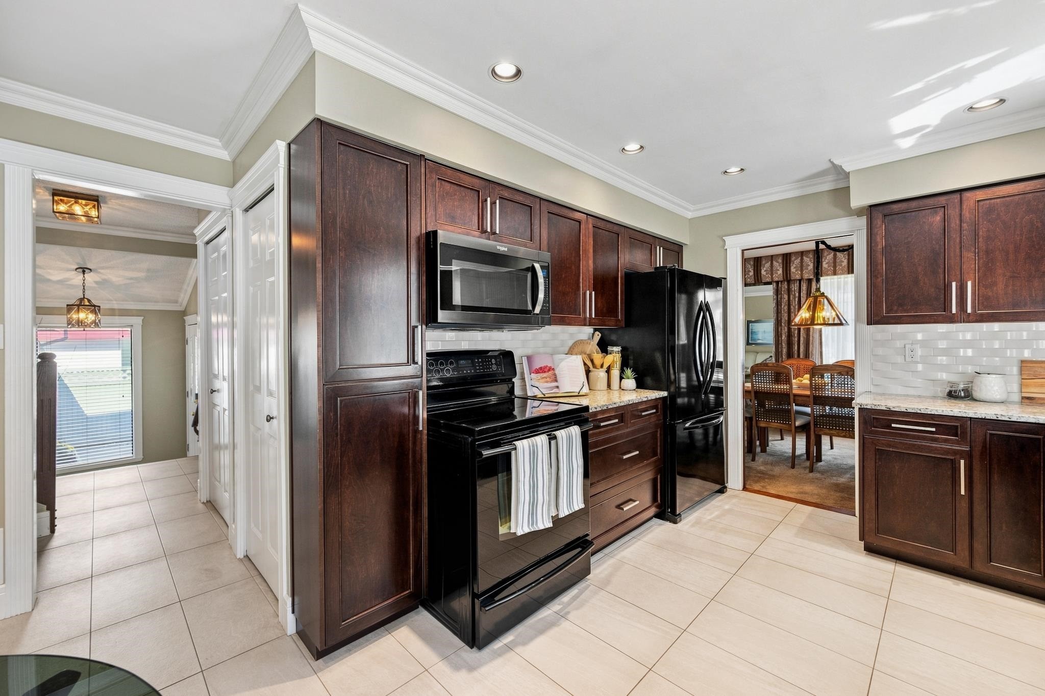 928 Merritt Street, Coquitlam, BC - Indoor Photo Showing Kitchen