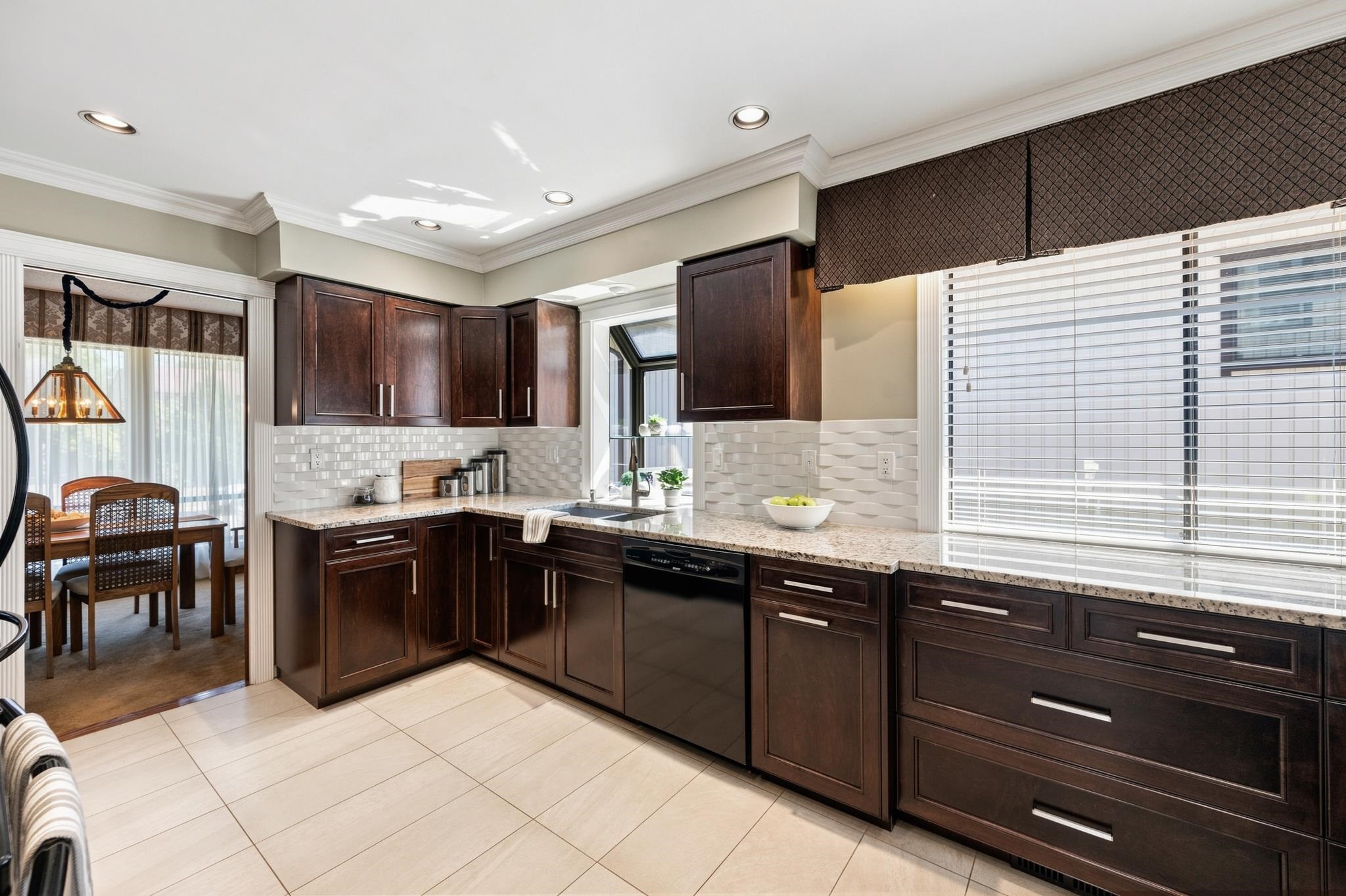 928 Merritt Street, Coquitlam, BC - Indoor Photo Showing Kitchen With Double Sink With Upgraded Kitchen
