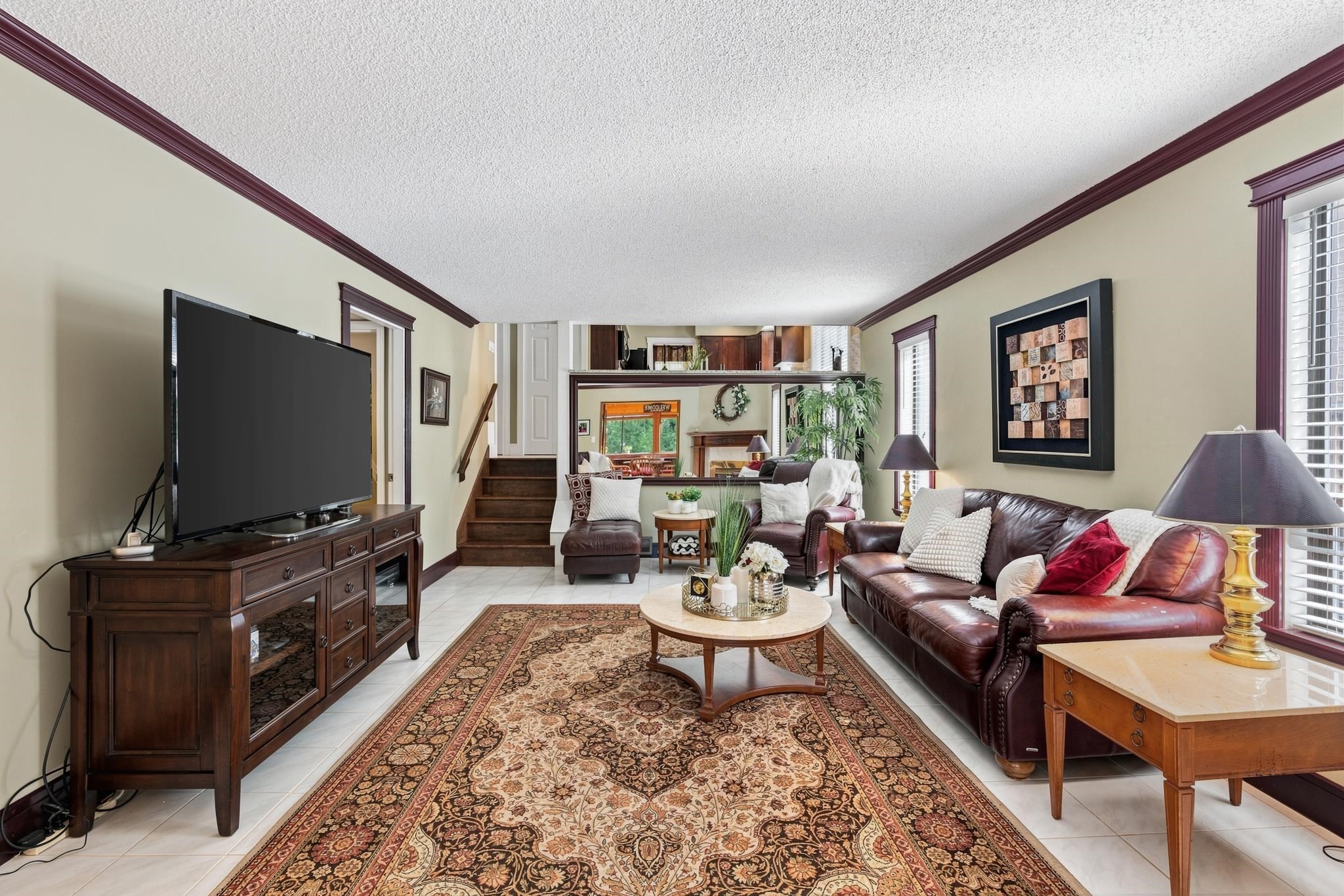 928 Merritt Street, Coquitlam, BC - Indoor Photo Showing Living Room