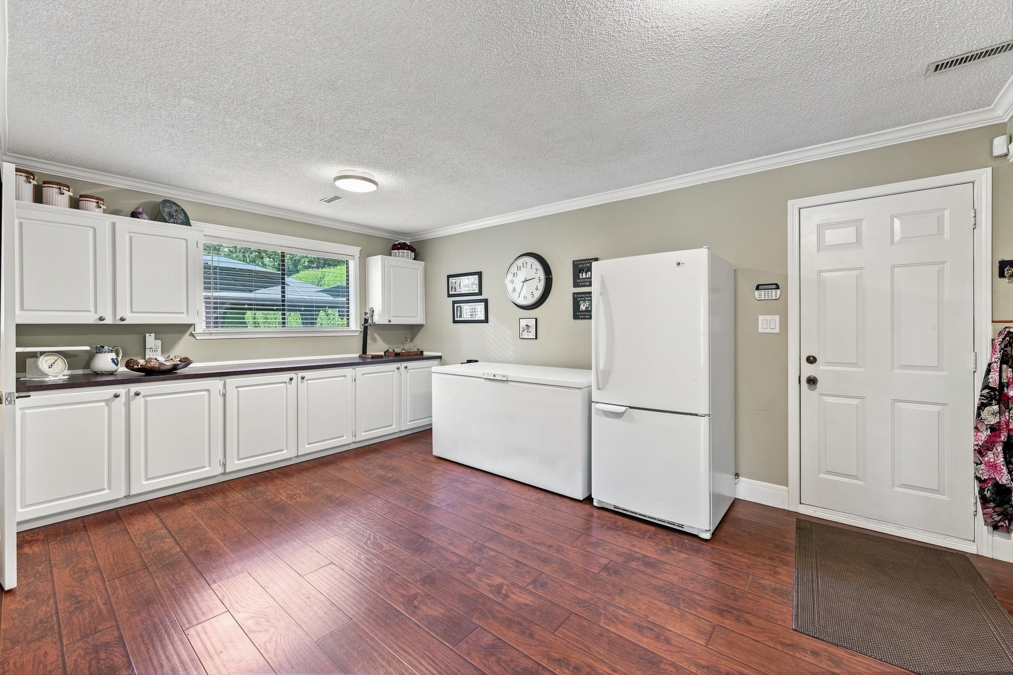 928 Merritt Street, Coquitlam, BC - Indoor Photo Showing Kitchen