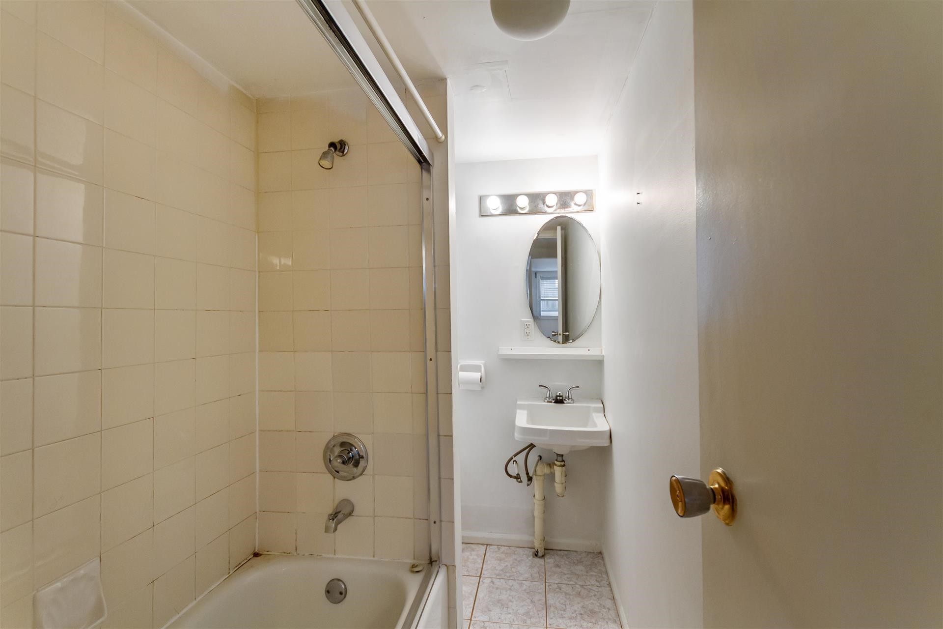 2119 30Th Avenue E, Vancouver, BC - Indoor Photo Showing Bathroom