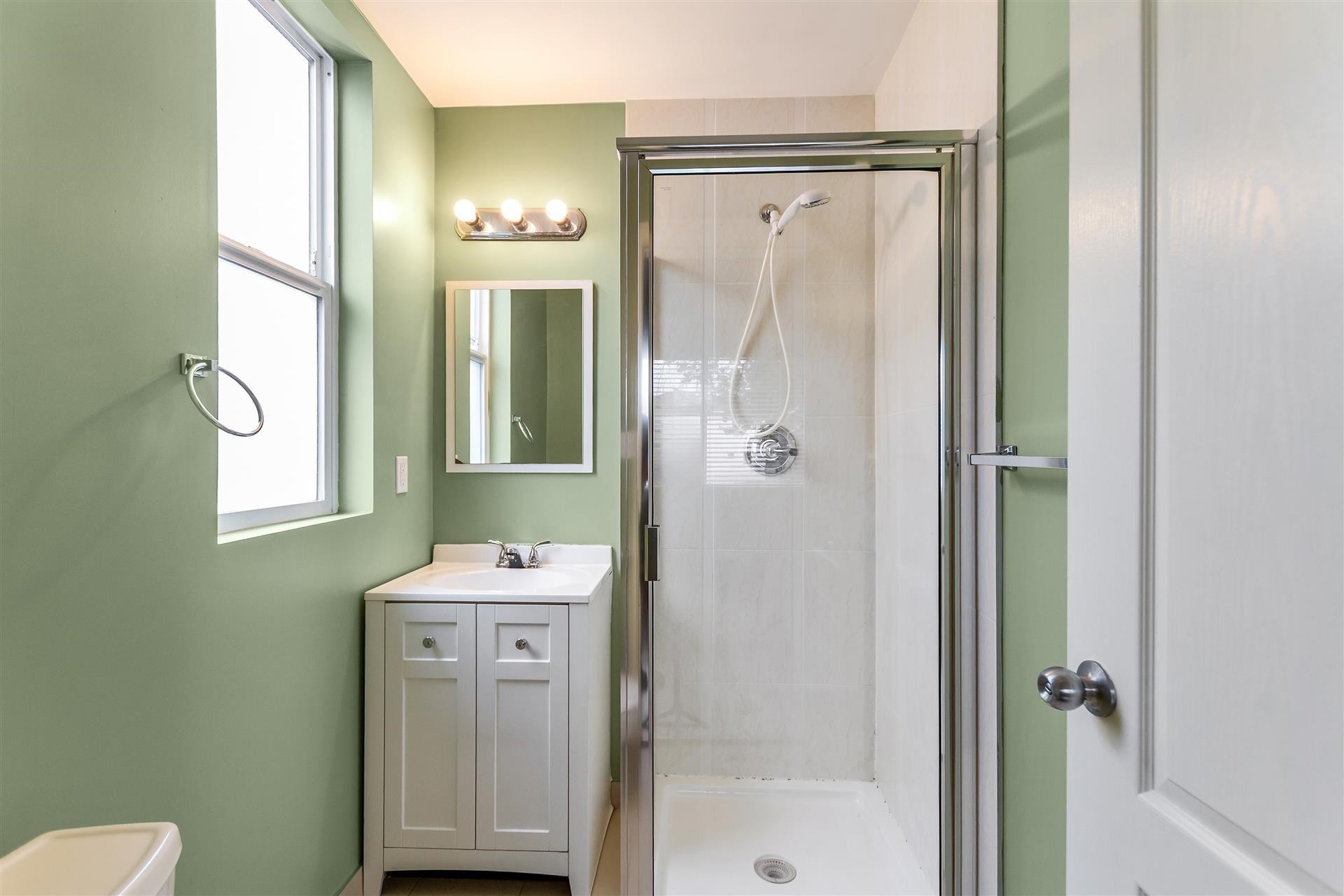 2119 30Th Avenue E, Vancouver, BC - Indoor Photo Showing Bathroom