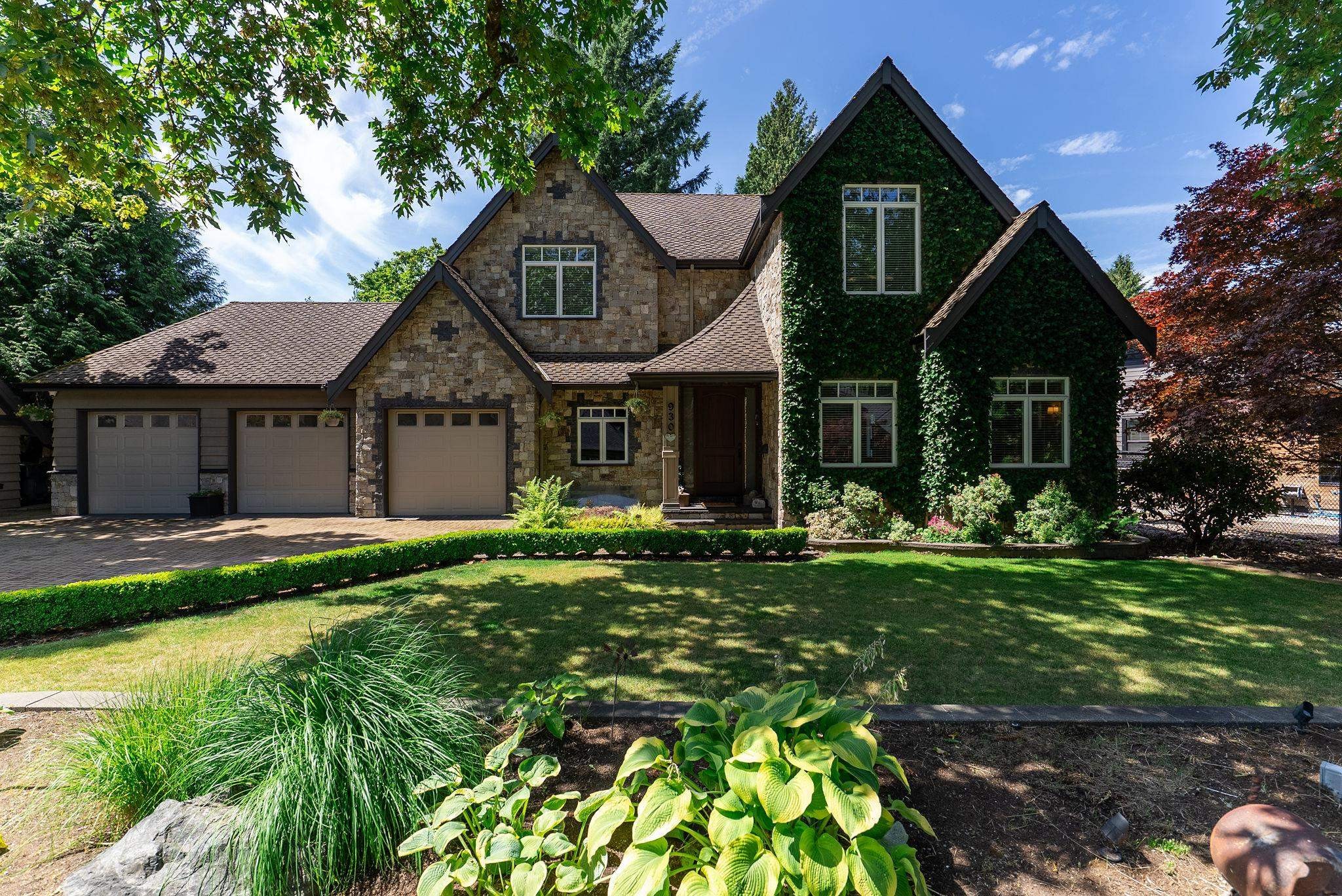 930 Selkirk Crescent, Coquitlam, BC - Outdoor With Facade