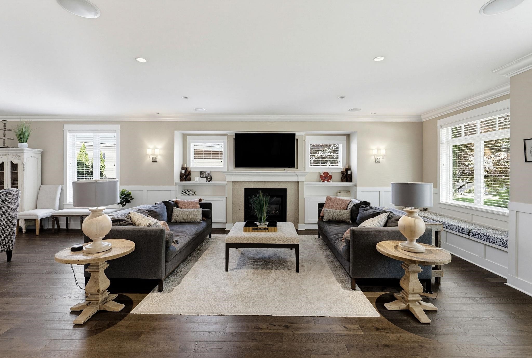 930 Selkirk Crescent, Coquitlam, BC - Indoor Photo Showing Living Room With Fireplace