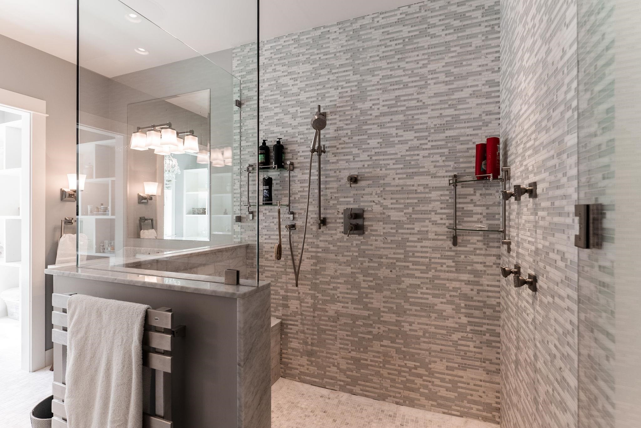 930 Selkirk Crescent, Coquitlam, BC - Indoor Photo Showing Bathroom