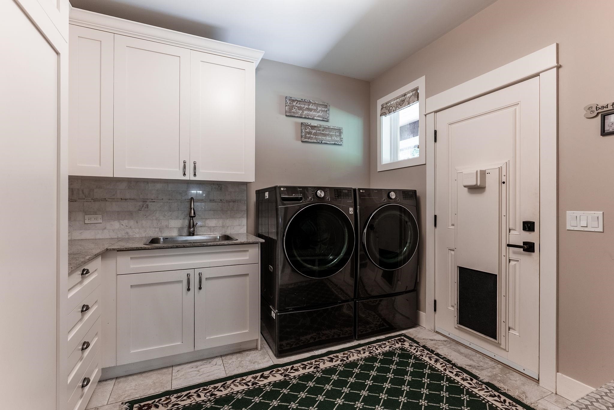930 Selkirk Crescent, Coquitlam, BC - Indoor Photo Showing Laundry Room