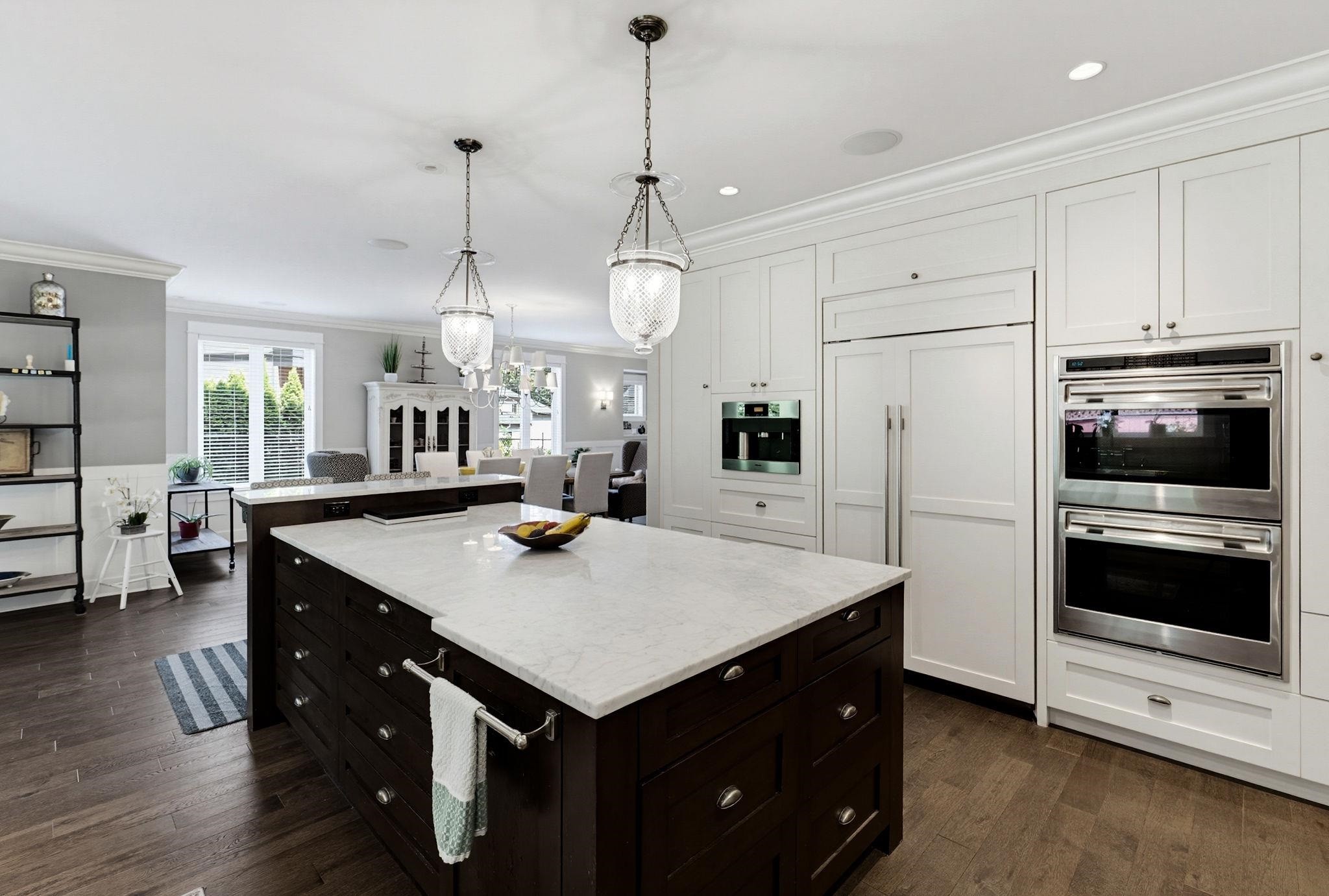 930 Selkirk Crescent, Coquitlam, BC - Indoor Photo Showing Kitchen With Upgraded Kitchen