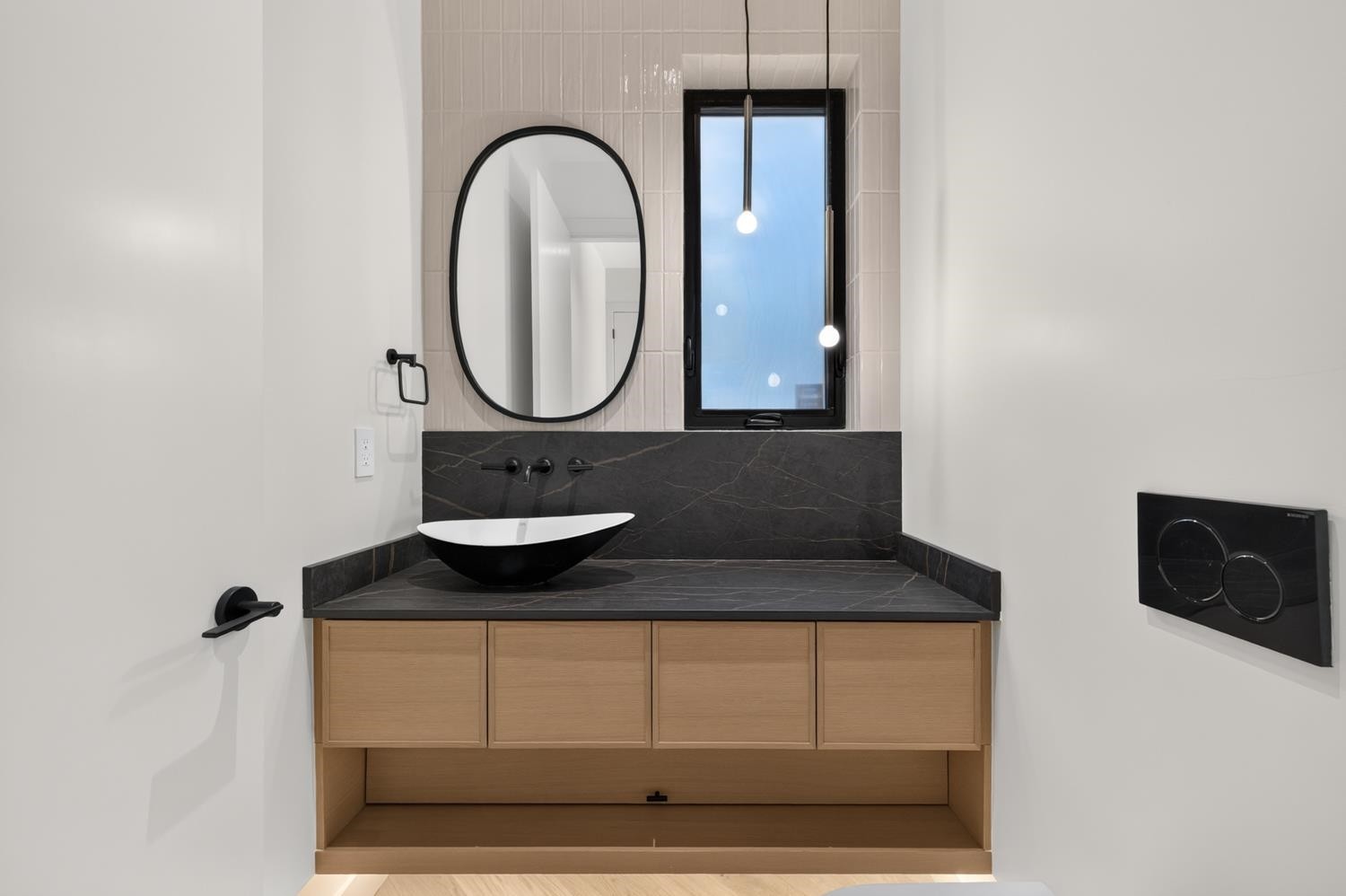 2-58 40Th Avenue E, Vancouver, BC - Indoor Photo Showing Bathroom