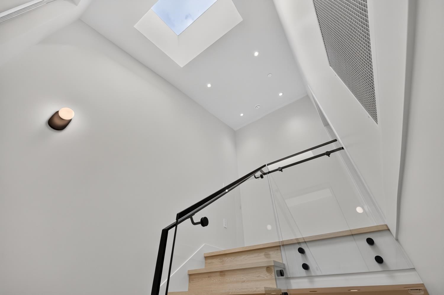 2-58 40Th Avenue E, Vancouver, BC - Indoor Photo Showing Other Room