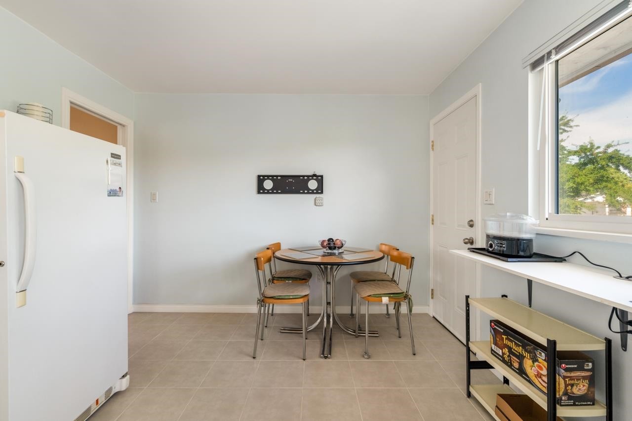 9551 Snowdon Avenue, Richmond, BC - Indoor Photo Showing Dining Room