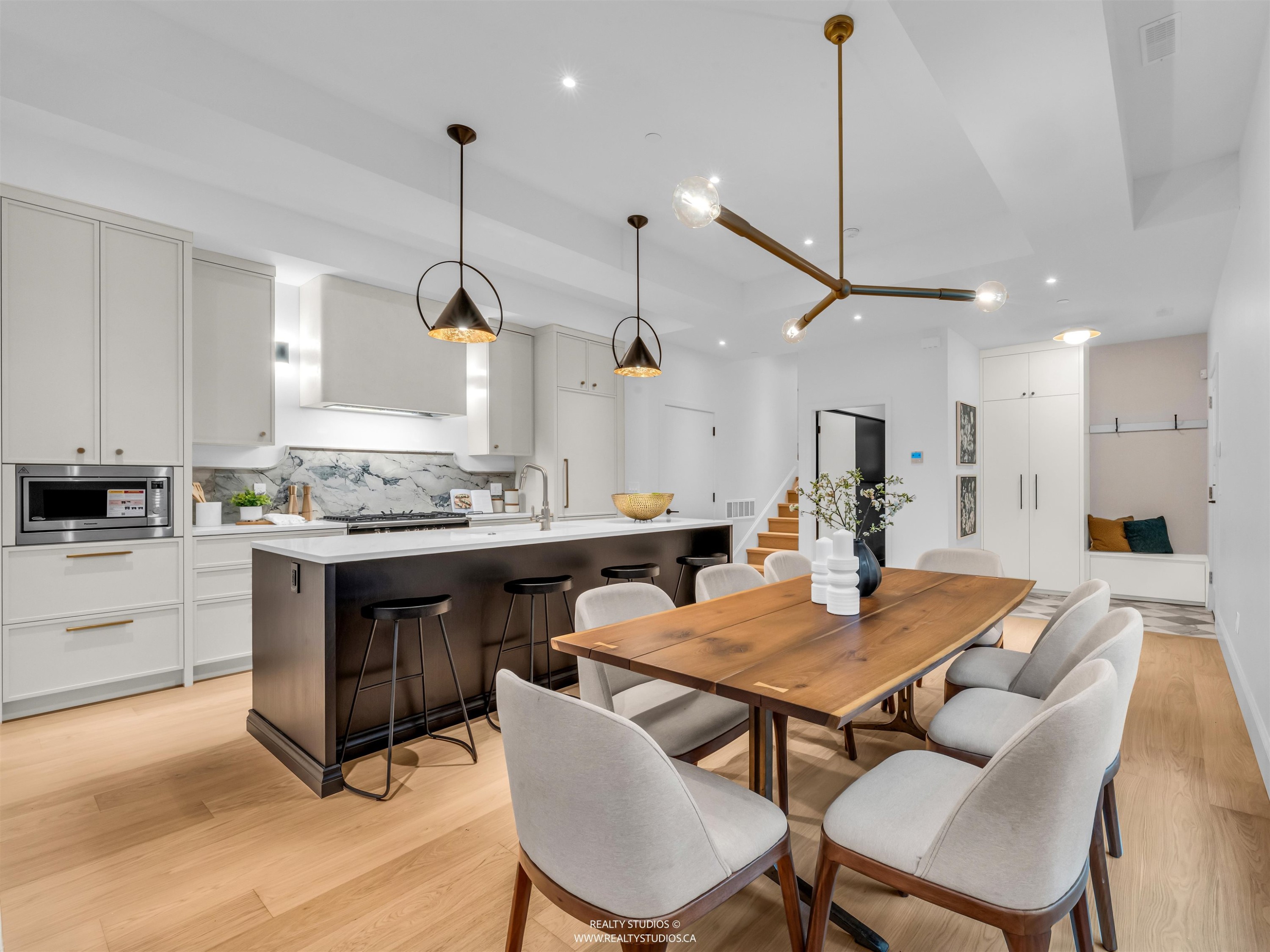 4090 Maple Crescent, Vancouver, BC - Indoor Photo Showing Dining Room