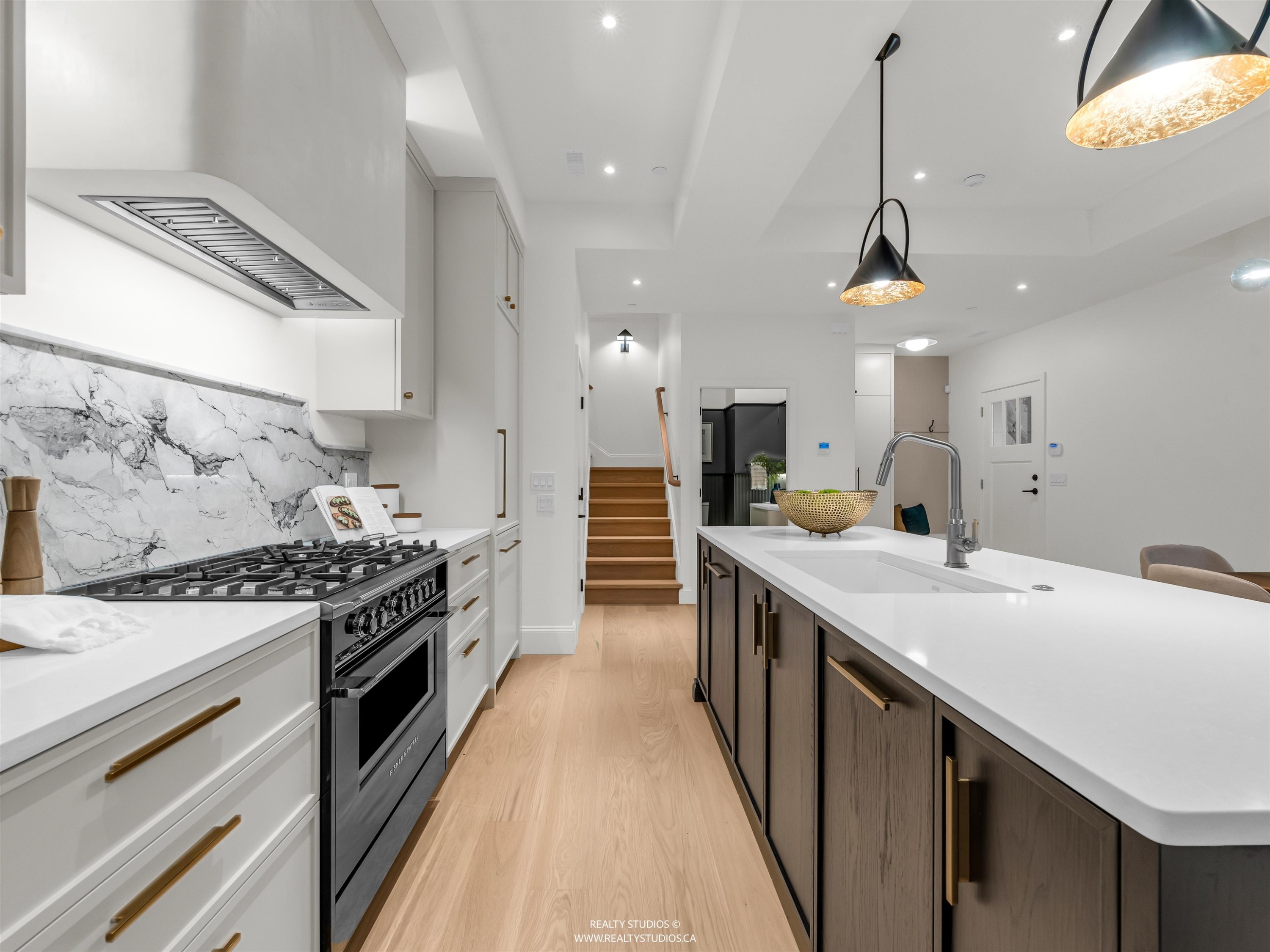 4090 Maple Crescent, Vancouver, BC - Indoor Photo Showing Kitchen With Upgraded Kitchen