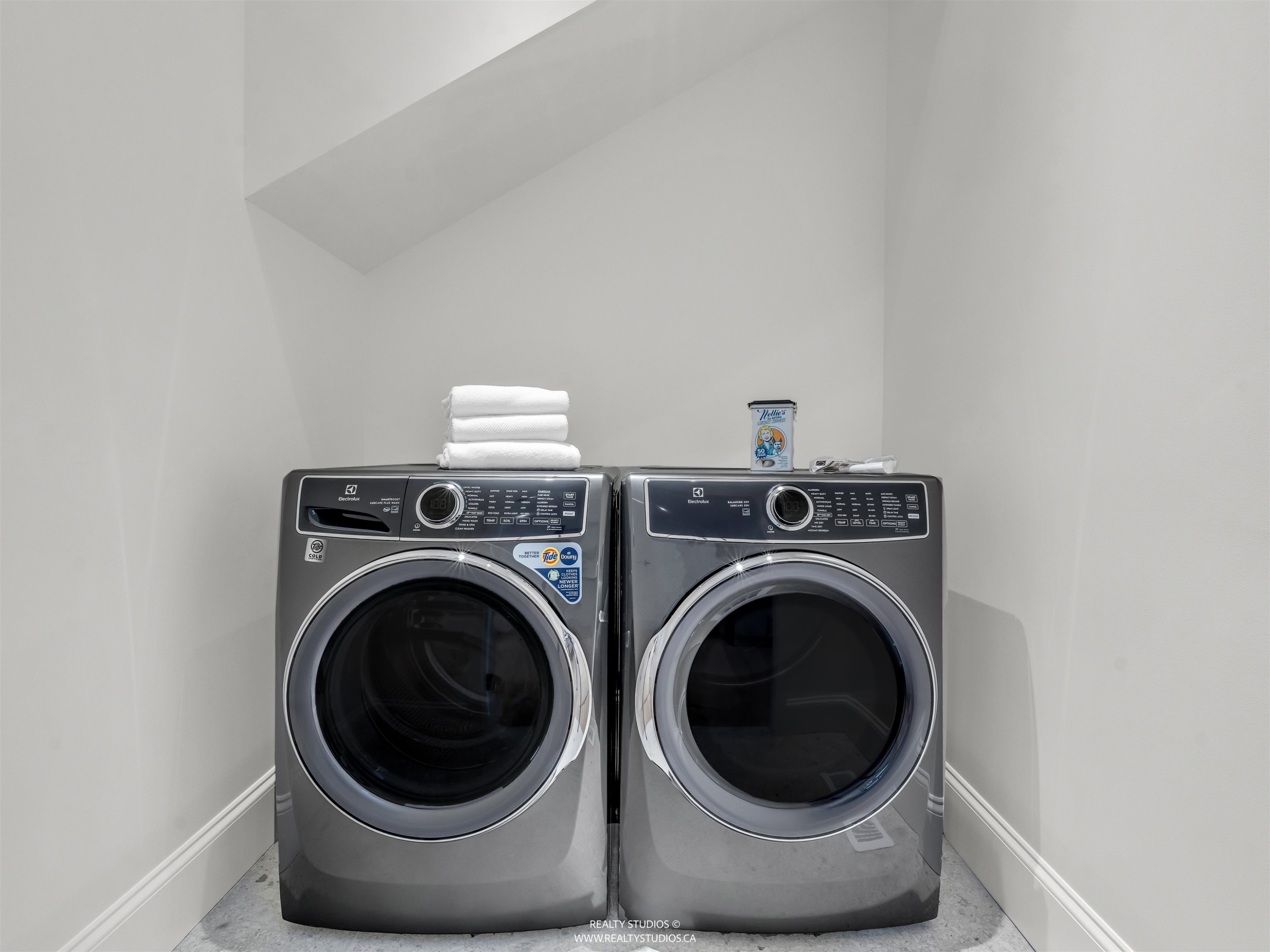 4090 Maple Crescent, Vancouver, BC - Indoor Photo Showing Laundry Room