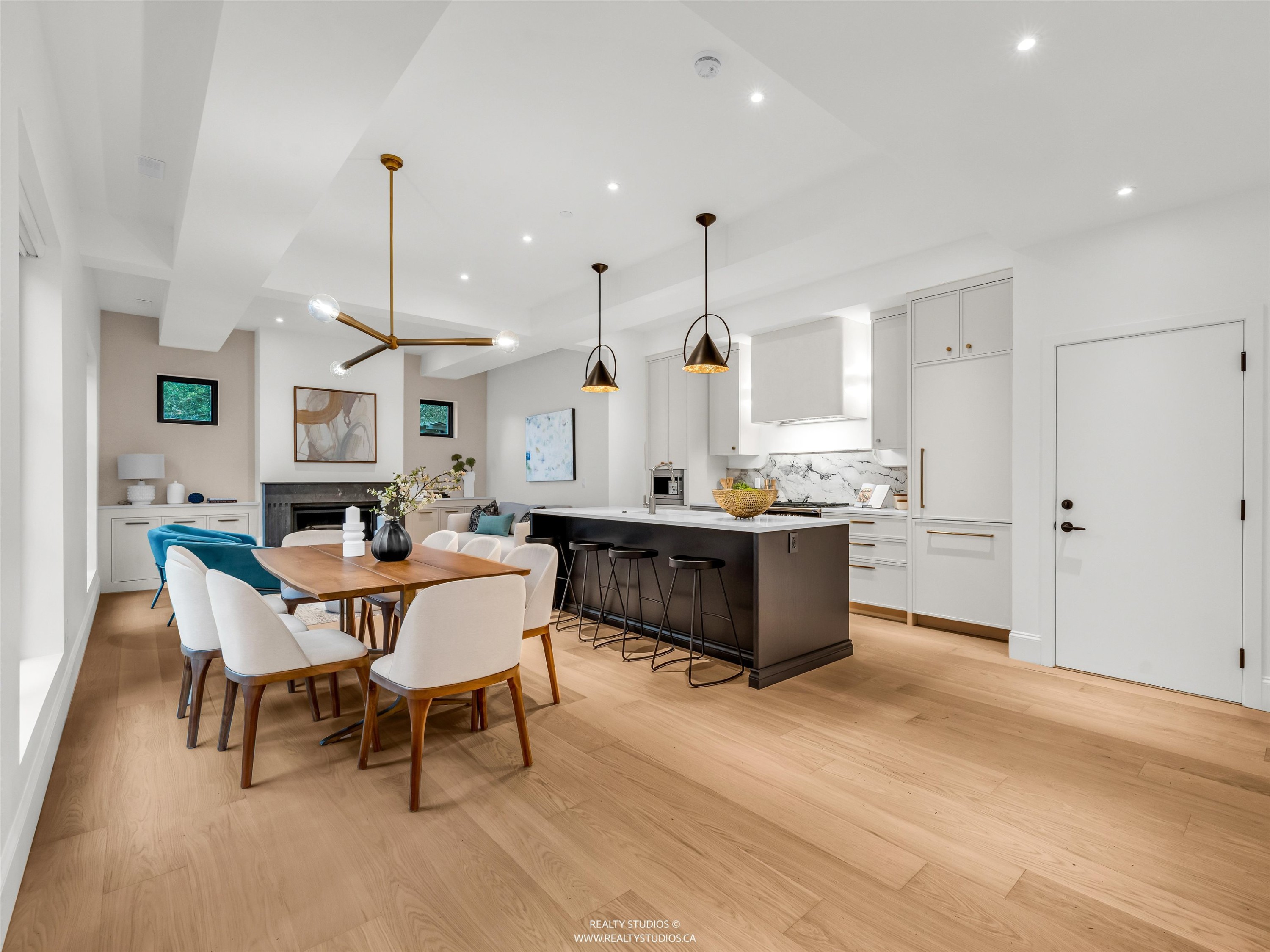 4090 Maple Crescent, Vancouver, BC - Indoor