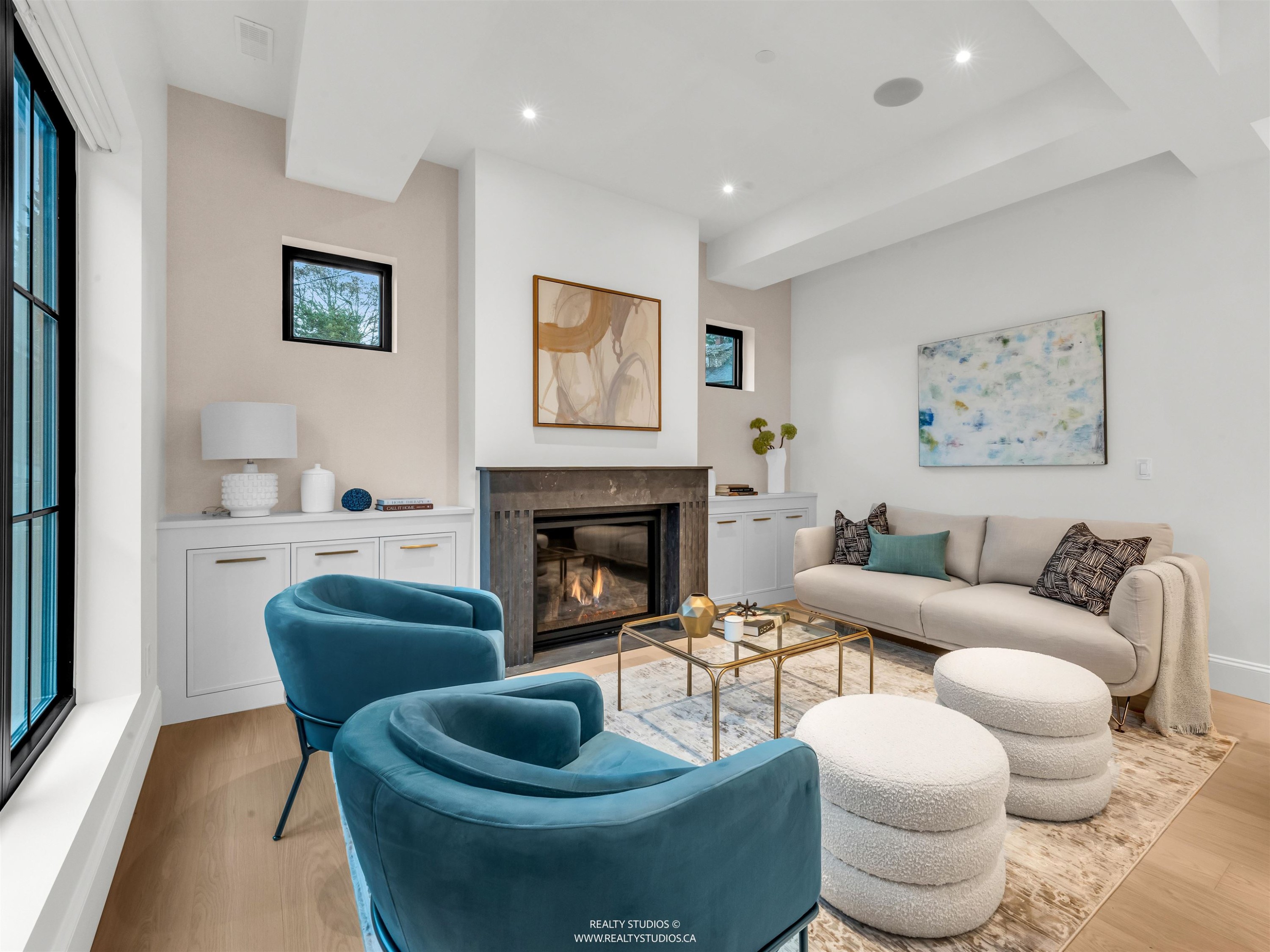 4090 Maple Crescent, Vancouver, BC - Indoor Photo Showing Living Room With Fireplace