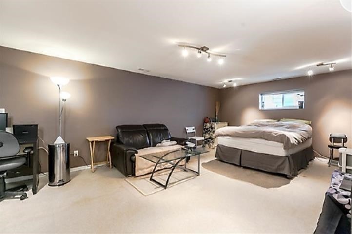 586 60Th Avenue E, Vancouver, BC - Indoor Photo Showing Bedroom