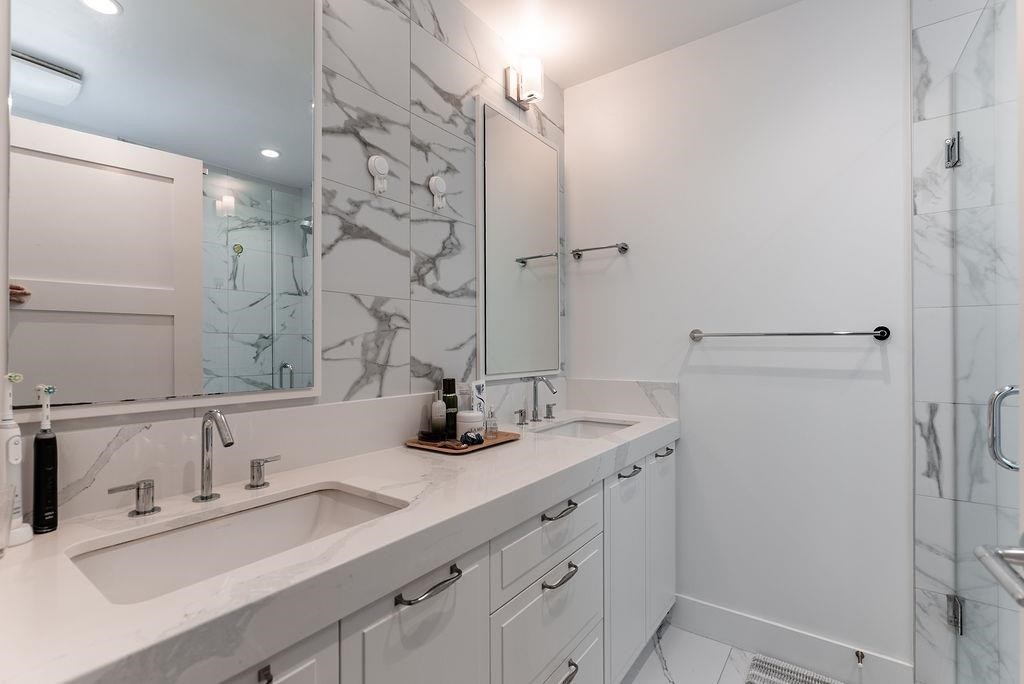 8123 Shaughnessy Street, Vancouver, BC - Indoor Photo Showing Bathroom