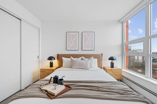 807-231 Pender Street E, Vancouver, BC - Indoor Photo Showing Bedroom