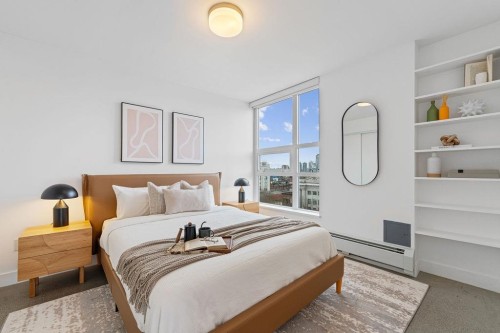 807-231 Pender Street E, Vancouver, BC - Indoor Photo Showing Bedroom