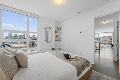 807-231 Pender Street E, Vancouver, BC - Indoor Photo Showing Bedroom