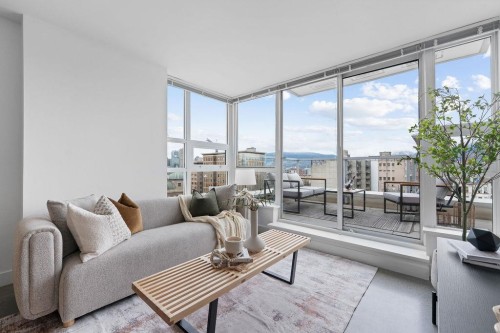 807-231 Pender Street E, Vancouver, BC - Indoor Photo Showing Living Room