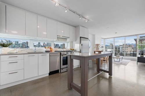807-231 Pender Street E, Vancouver, BC - Indoor Photo Showing Kitchen With Upgraded Kitchen