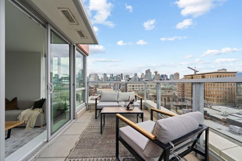 807-231 Pender Street E, Vancouver, BC - Outdoor With Exterior
