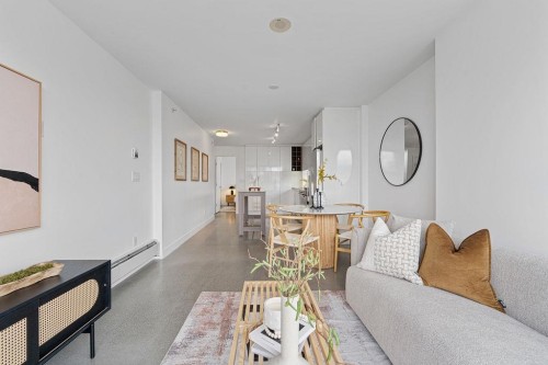 807-231 Pender Street E, Vancouver, BC - Indoor Photo Showing Other Room