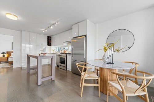 807-231 Pender Street E, Vancouver, BC - Indoor