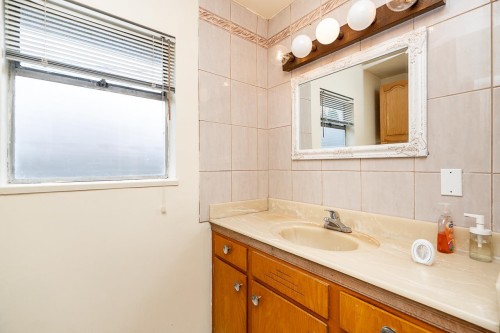 5326 Fleming Street, Vancouver, BC - Indoor Photo Showing Bathroom