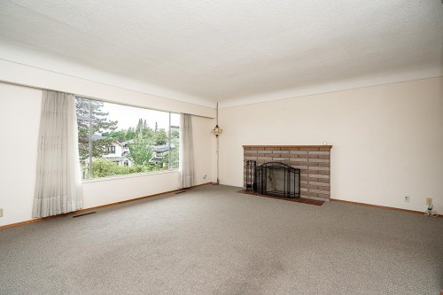 5326 Fleming Street, Vancouver, BC - Indoor Photo Showing Living Room With Fireplace